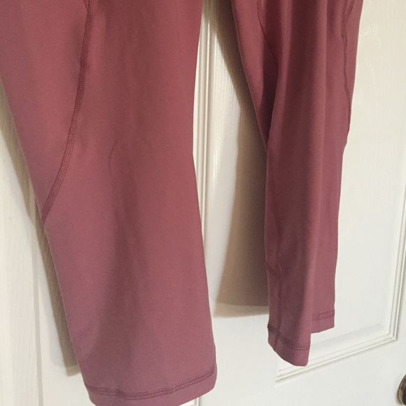 NWT Old Navy go dry crop leggings - Picture 6 of 12